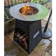 Waco Log Fireplace with Steel Plancha Ring and Log Store