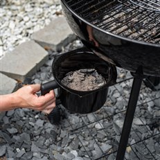 Easy to clean with ash catcher
